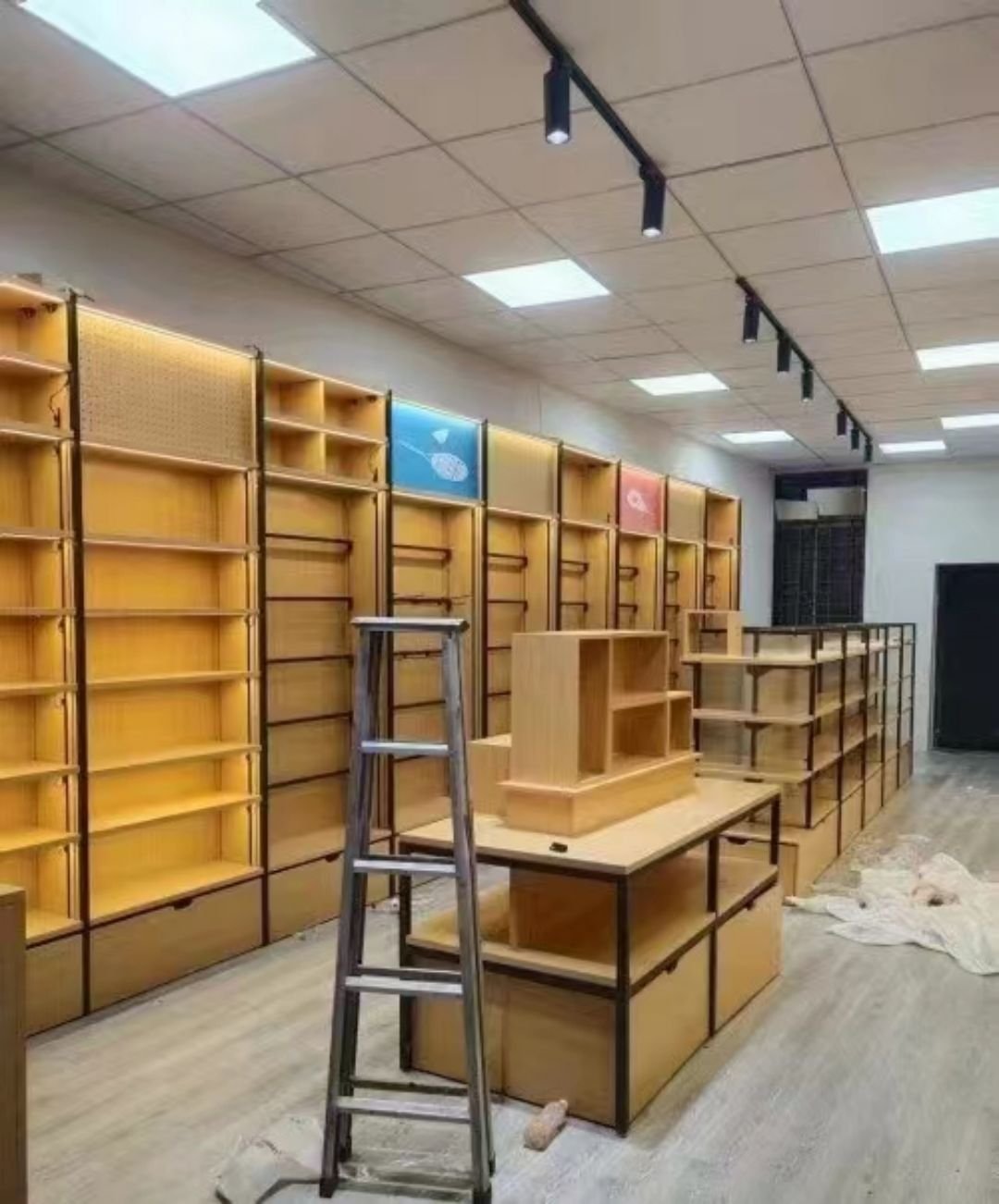 钢木展示柜